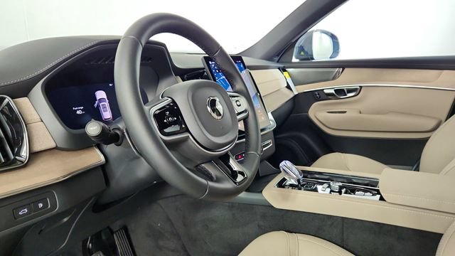 New 2026 Volvo XC90 T8 Plus w/ Protection Package AWD/4WD image 12