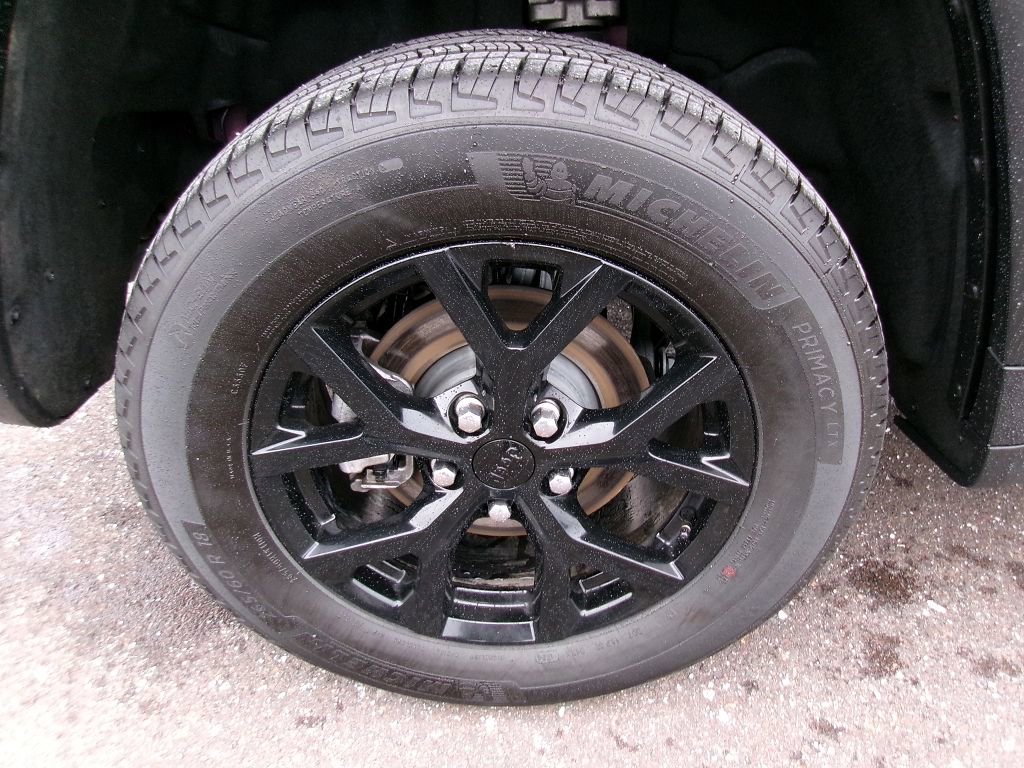 Certified 2024 Jeep Grand Cherokee Altitude image 18