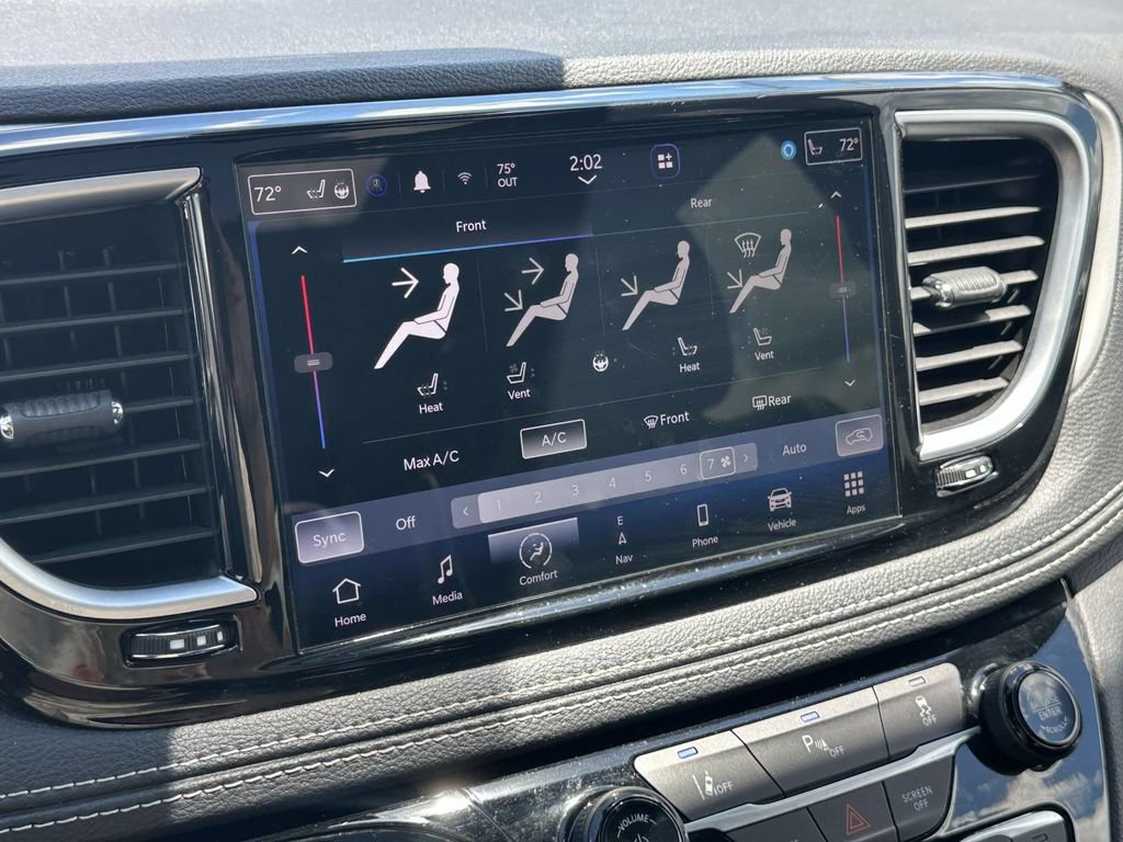 Used 2023 Chrysler Pacifica Limited w/ Uconnect Theater Family Group FWD image 28