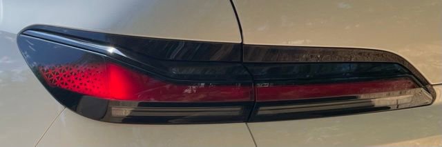 Used 2023 BMW 740i w/ Parking Assistance Package RWD image 8