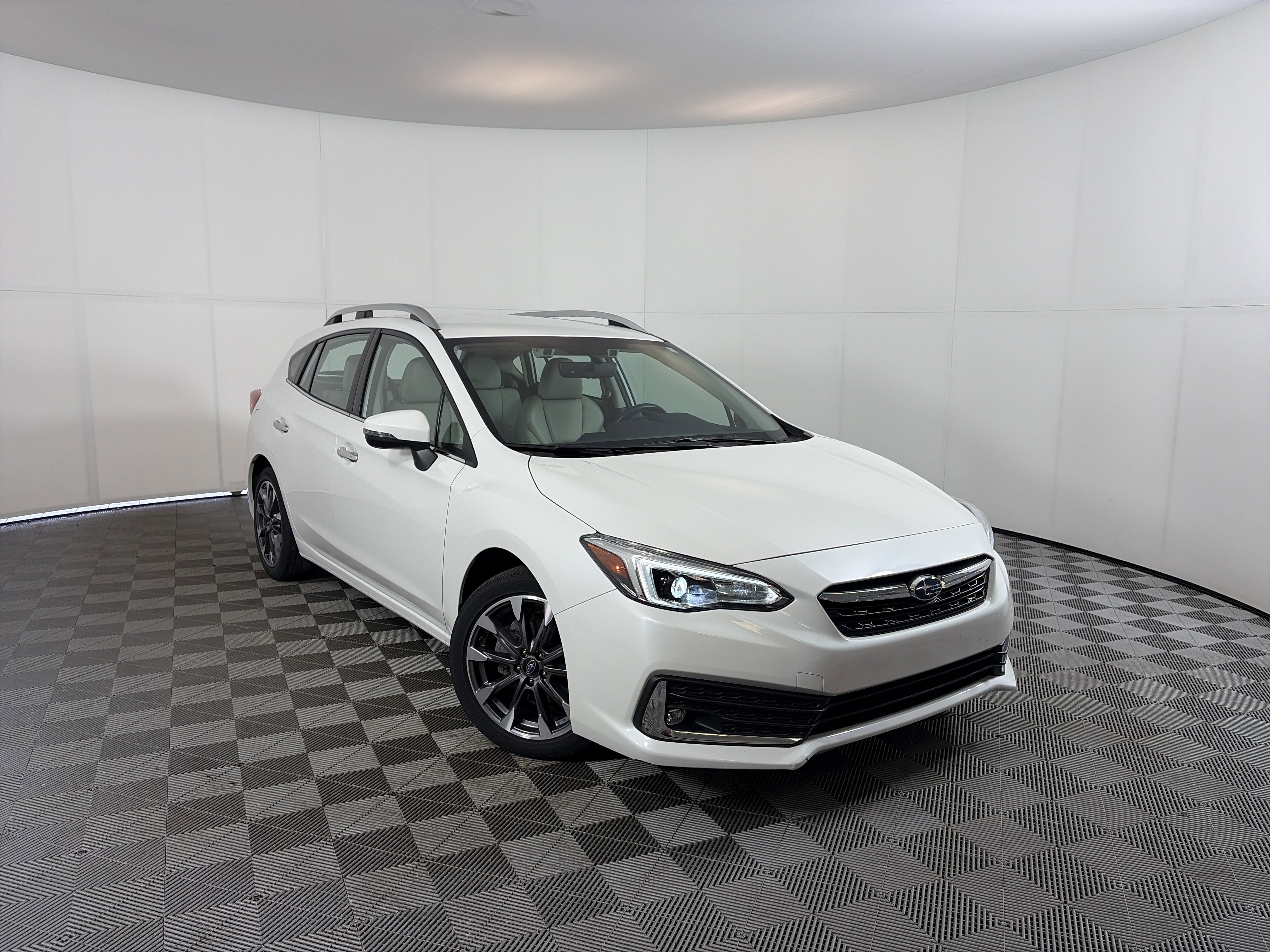 Used 2023 Subaru Impreza 2.0i Limited image 1