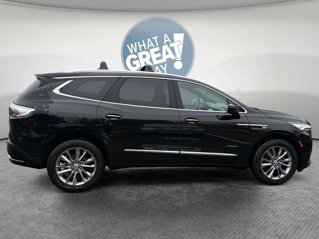 Used 2023 Buick Enclave Avenir image 2