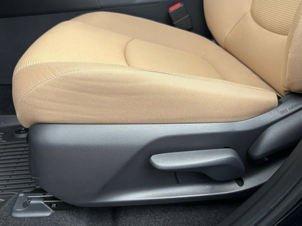 Used 2025 Toyota RAV4 LE image 28