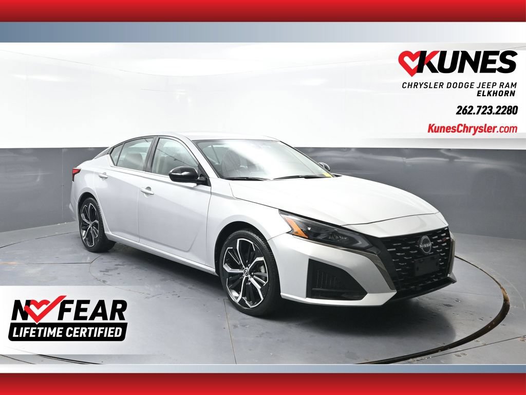 Used 2024 Nissan Altima 2.5 SR FWD image 1