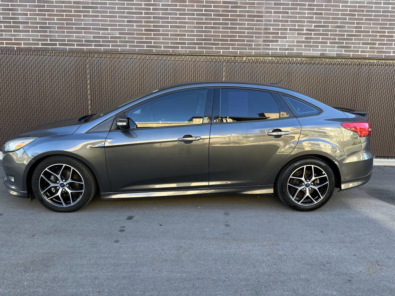 Used 2016 Ford Focus SE w/ SE Sport Package image 7