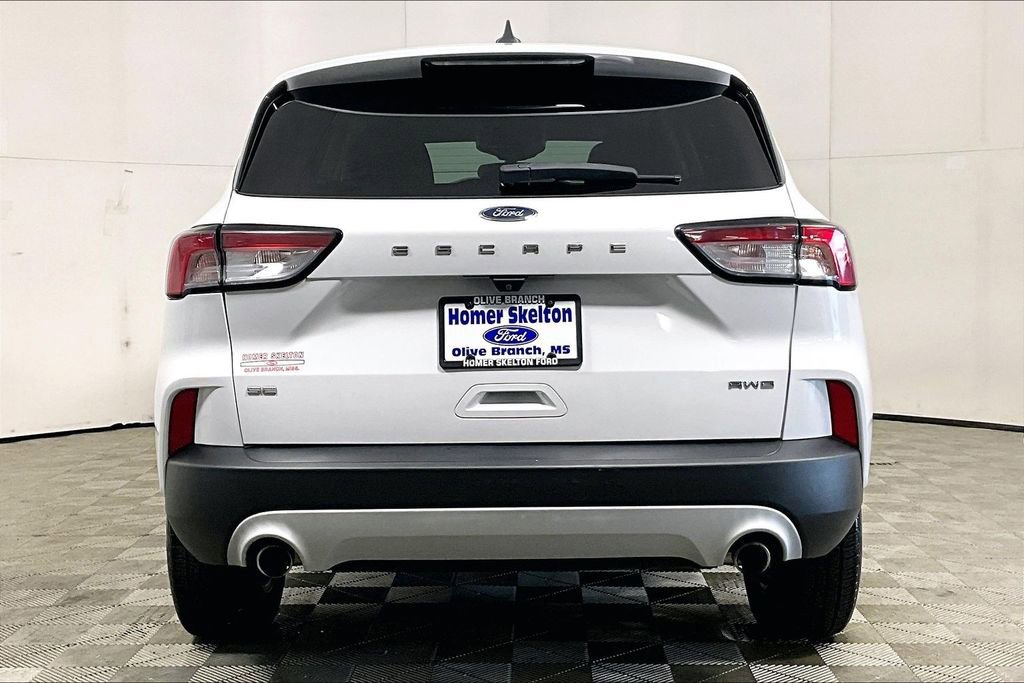 Used 2020 Ford Escape SE image 4