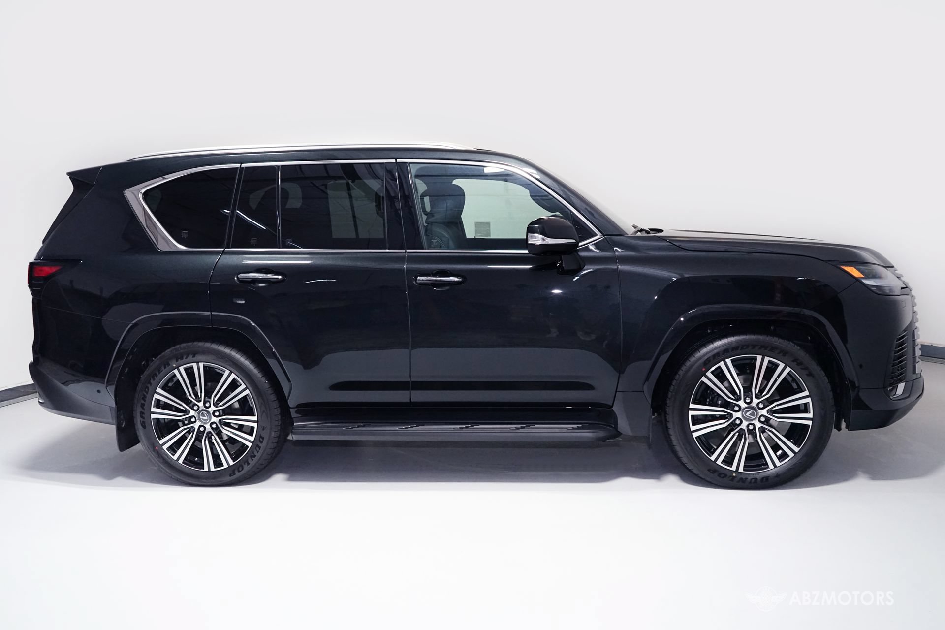 Used 2026 Lexus LX 700h Luxury AWD/4WD image 3