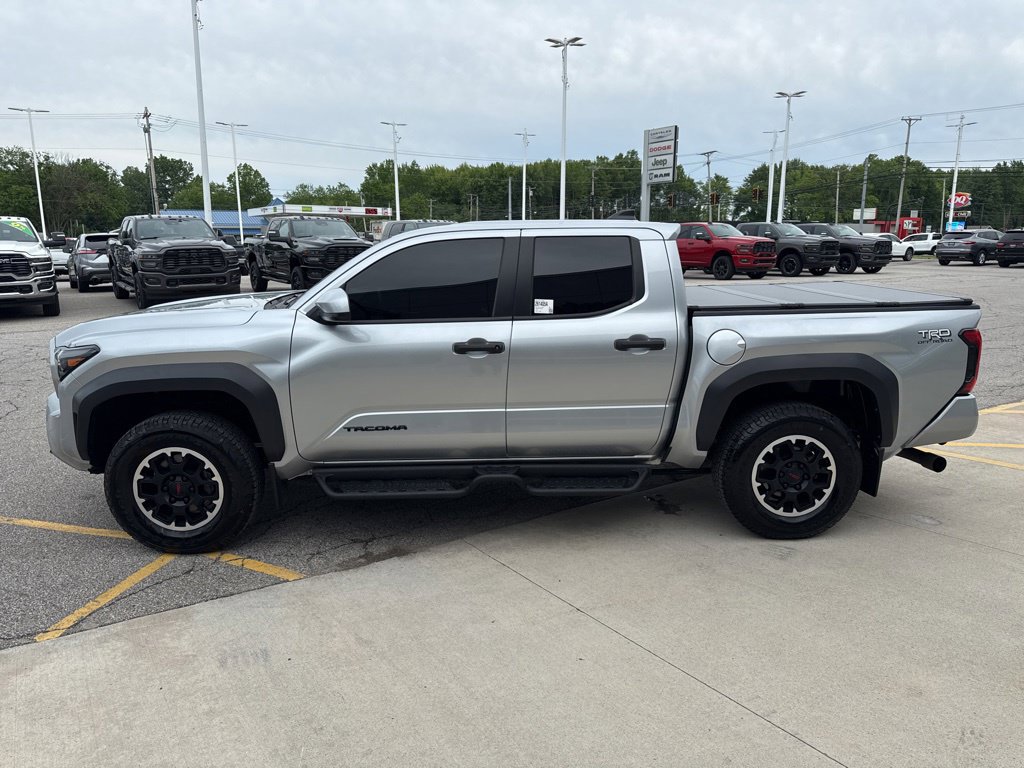 Used 2024 Toyota Tacoma TRD Off-Road AWD/4WD image 9
