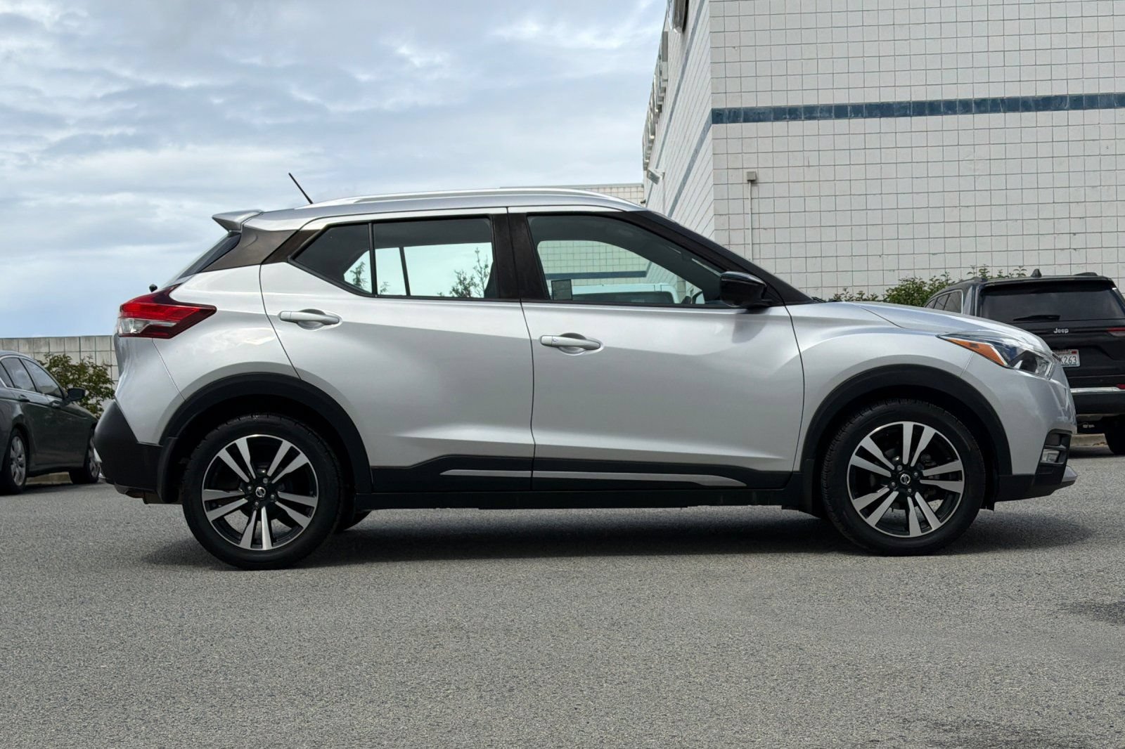 Used 2019 Nissan Kicks SR FWD image 3