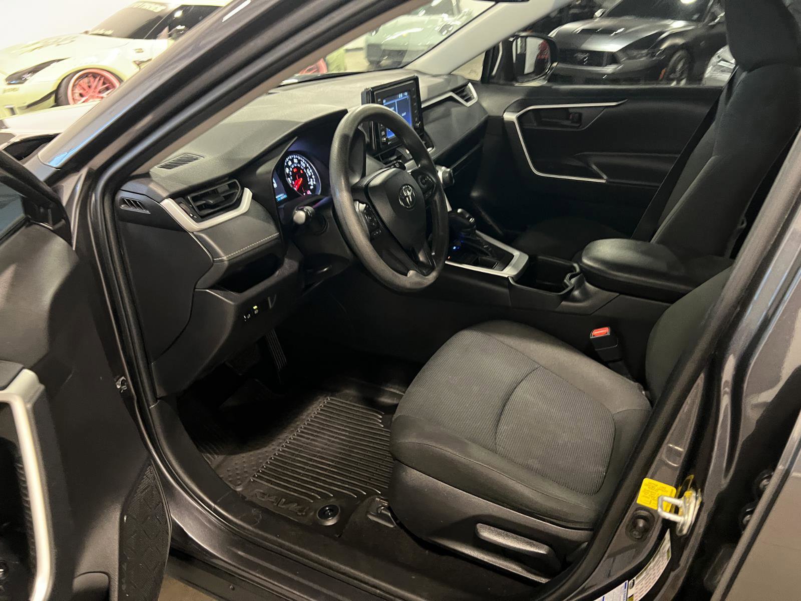 Used 2022 Toyota RAV4 LE AWD/4WD image 10