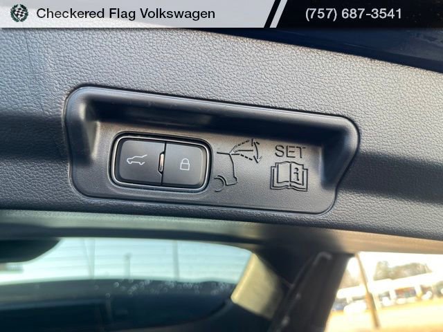 Used 2022 Ford Explorer Limited w/ Equipment Group 301A image 33