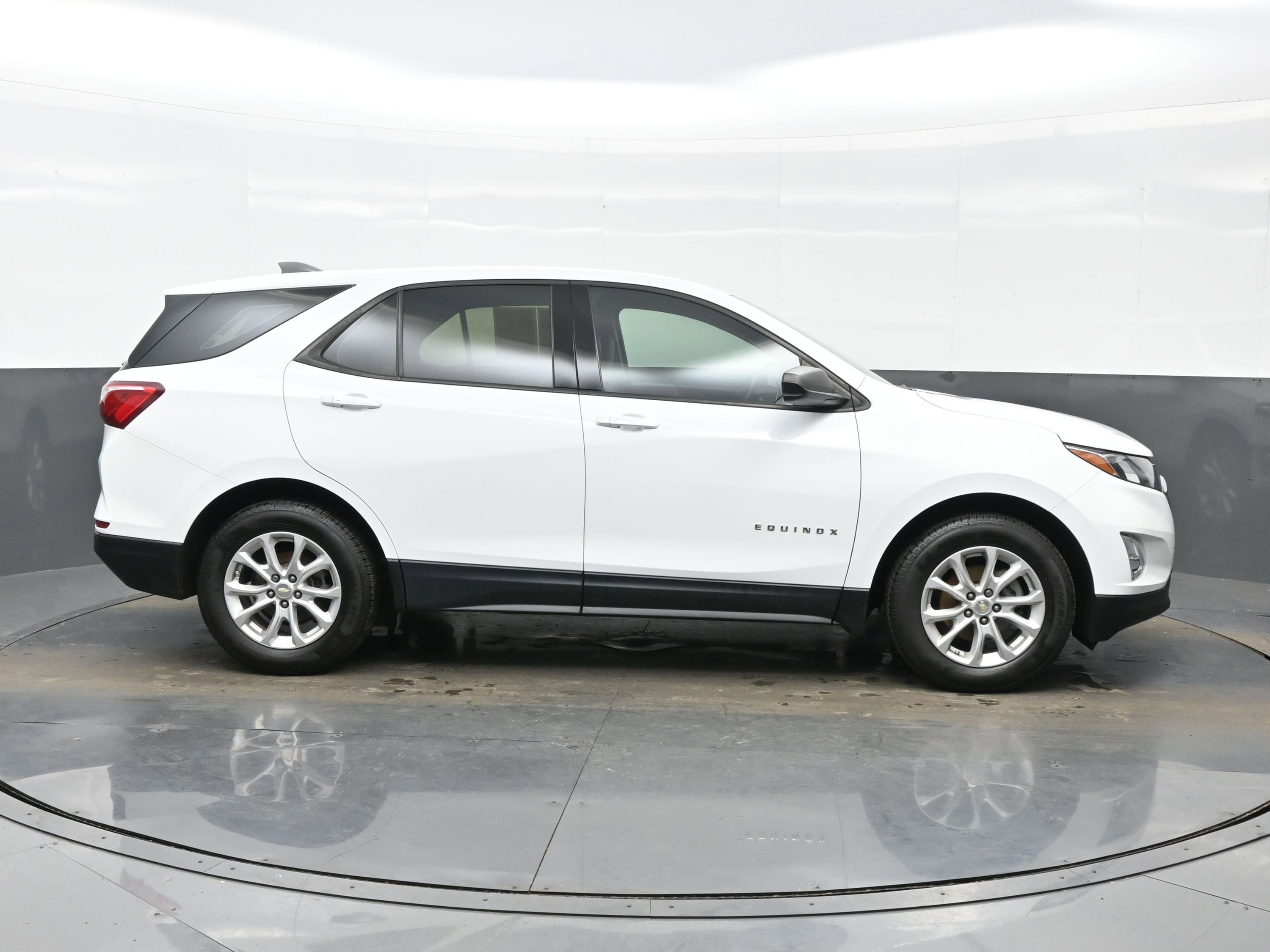 Used 2019 Chevrolet Equinox LS image 7