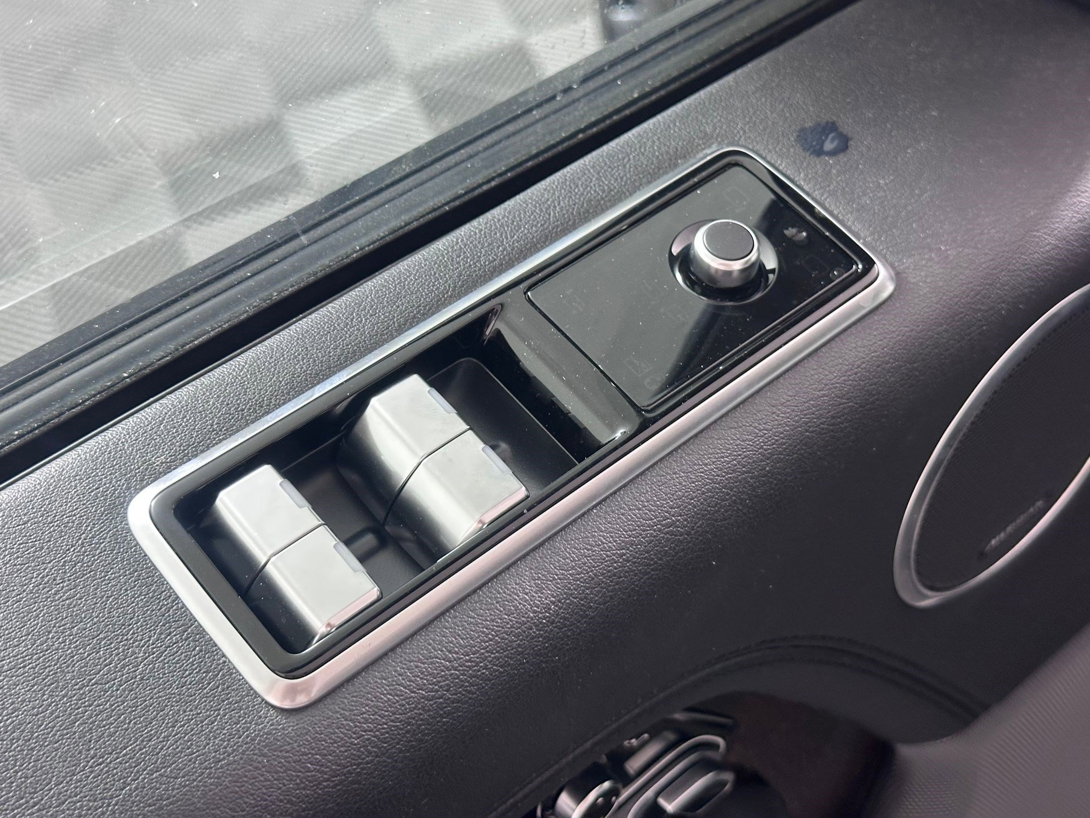 Used 2020 Land Rover Range Rover HSE image 22