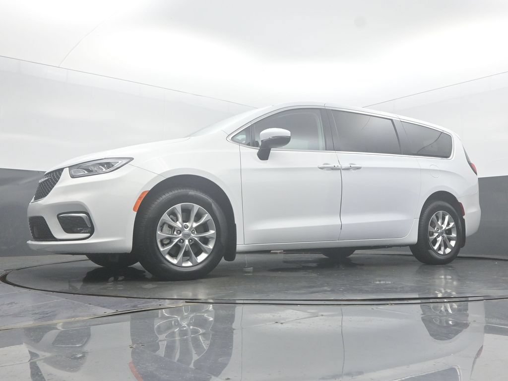 Used 2023 Chrysler Pacifica Touring-L AWD/4WD image 57