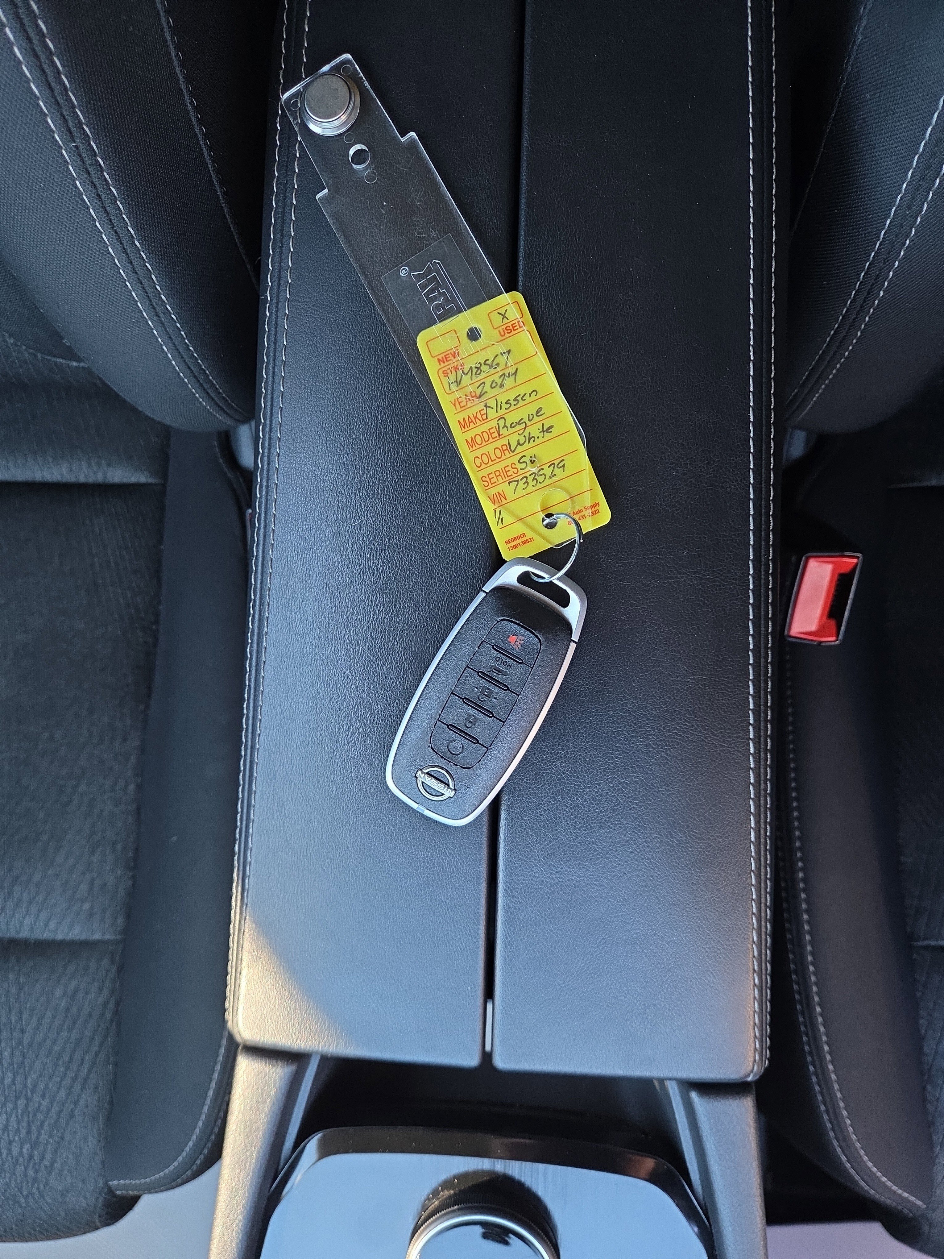 Used 2024 Nissan Rogue SV image 27