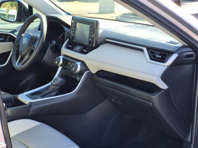 Used 2021 Toyota RAV4 XLE Premium image 23