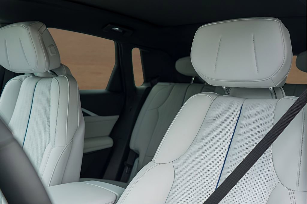 New 2026 Cadillac Lyriq Luxury w/ LPO, Floor Liner Package AWD/4WD image 11