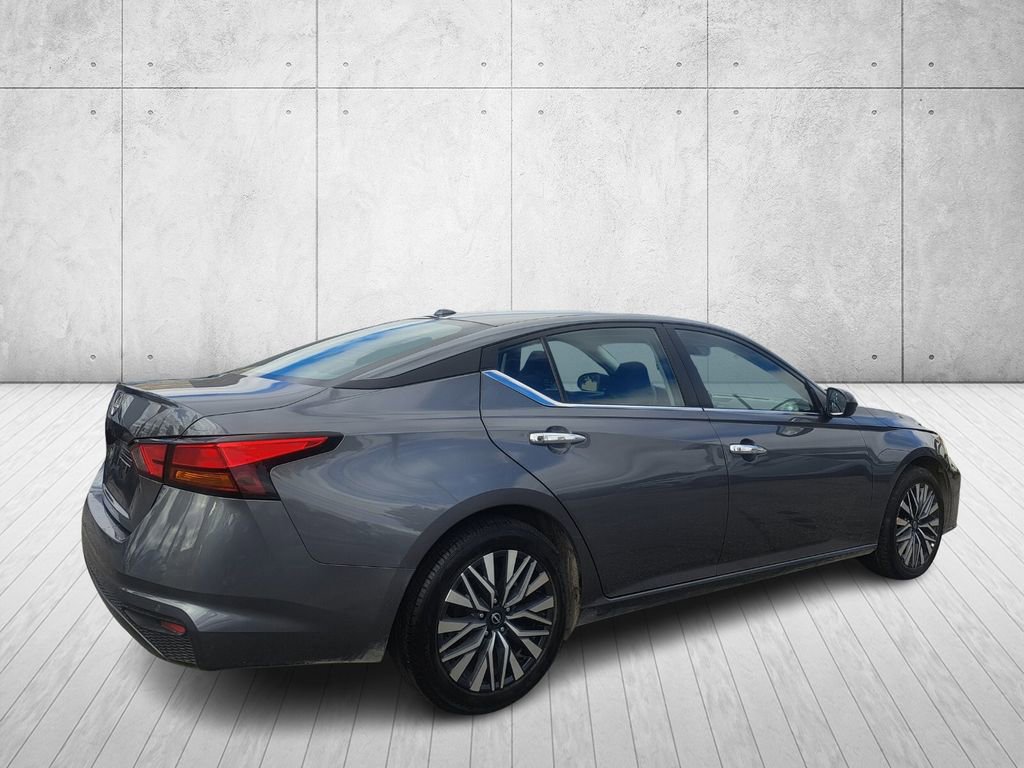 Used 2025 Nissan Altima 2.5 SV image 5
