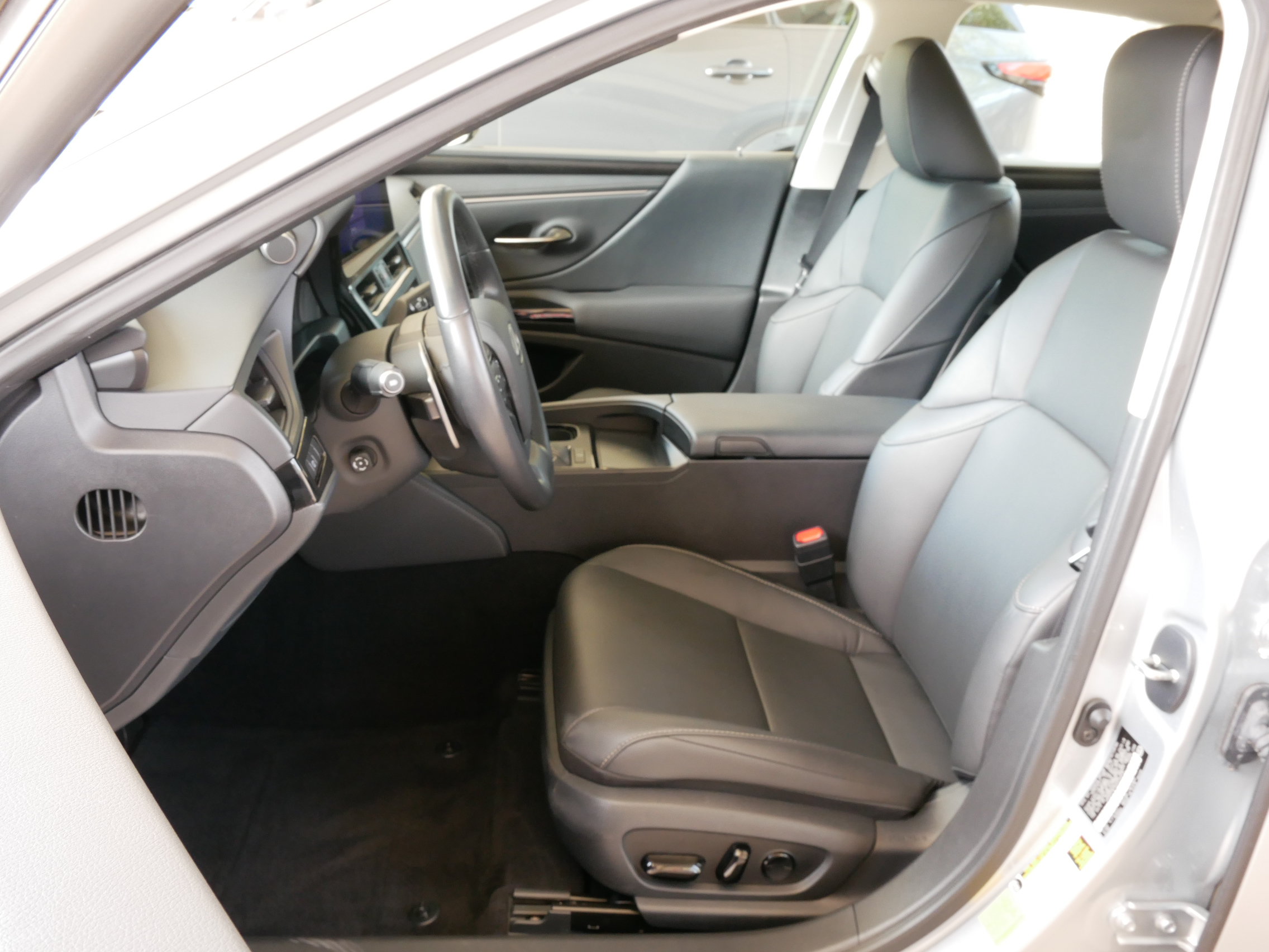 Certified 2025 Lexus ES 350 w/ Premium Package FWD image 2
