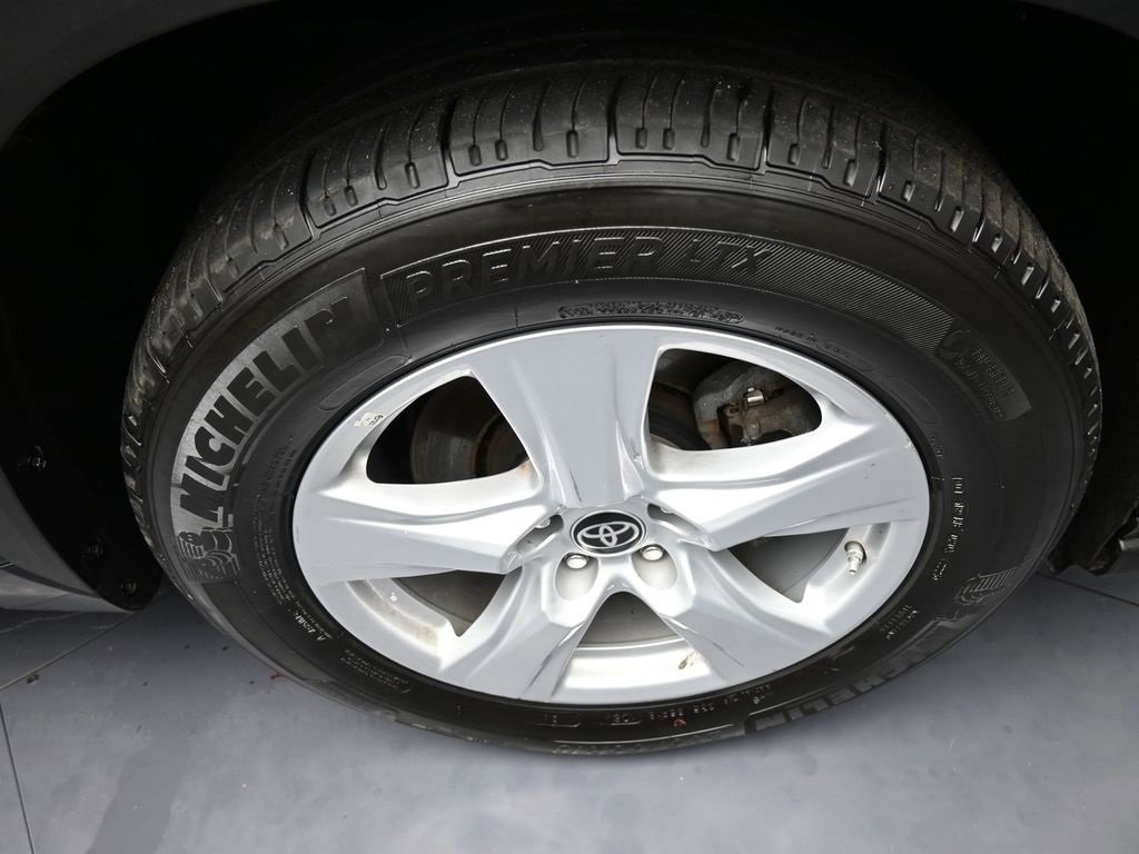 Certified 2023 Toyota Highlander L image 13