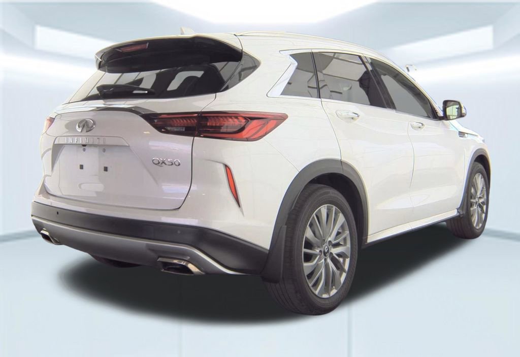 Used 2023 INFINITI QX50 Luxe FWD image 2