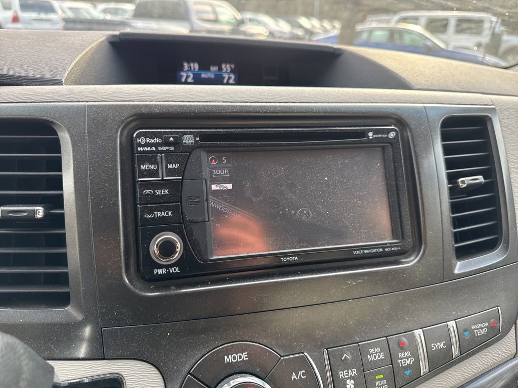 Used 2014 Toyota Sienna LE image 5