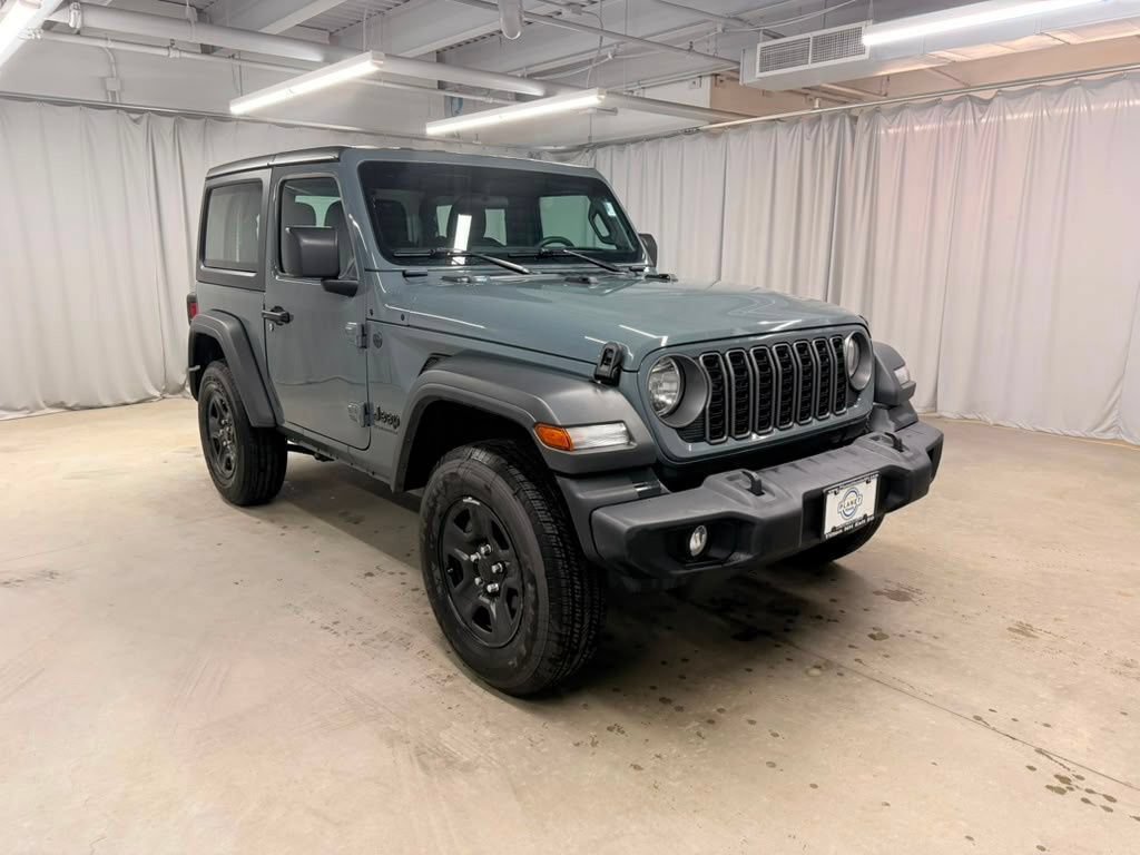 Used 2025 Jeep Wrangler Sport AWD/4WD image 2