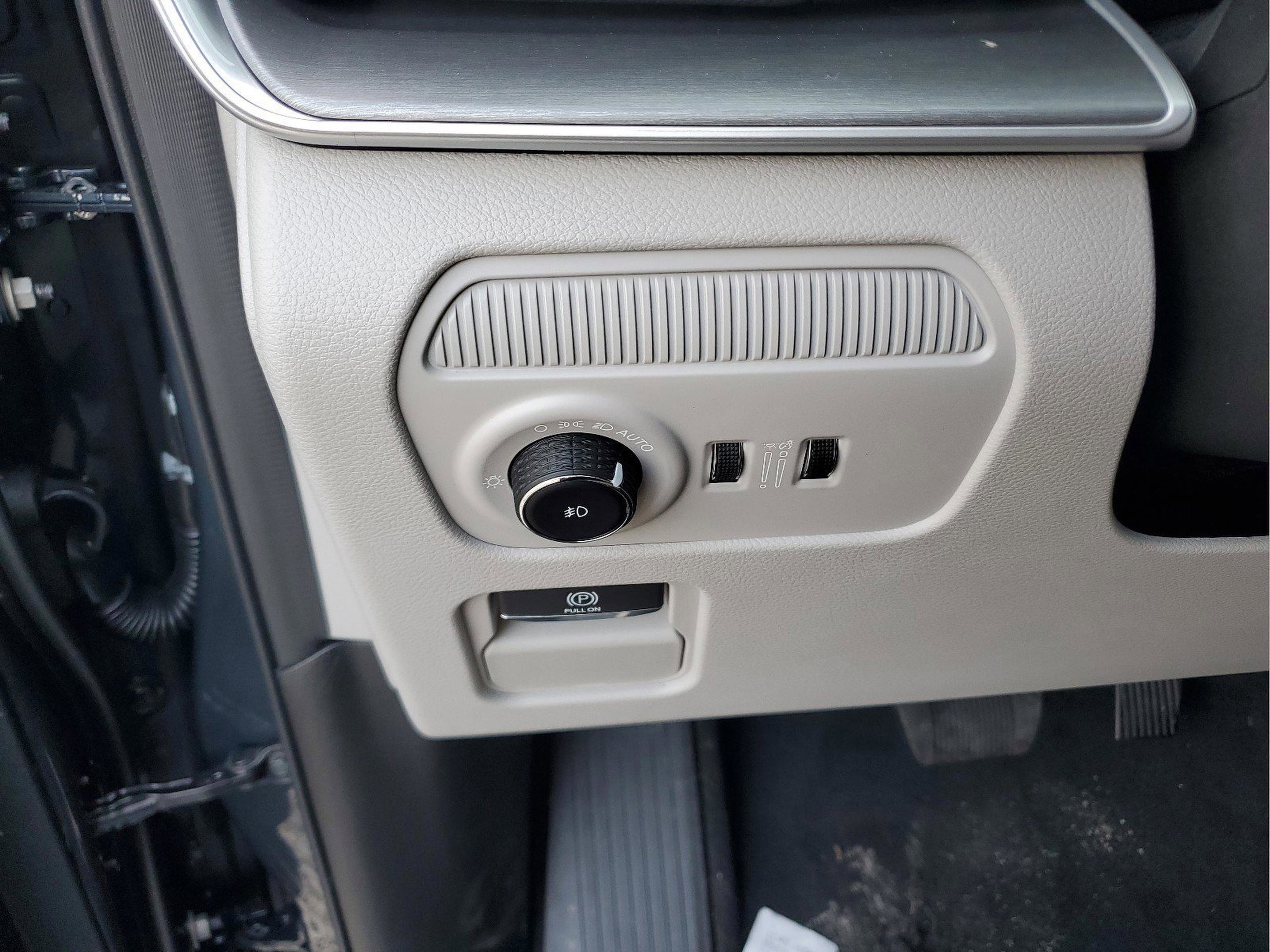 New 2025 Jeep Wagoneer L Series III w/ 8-pass Seating Package image 30