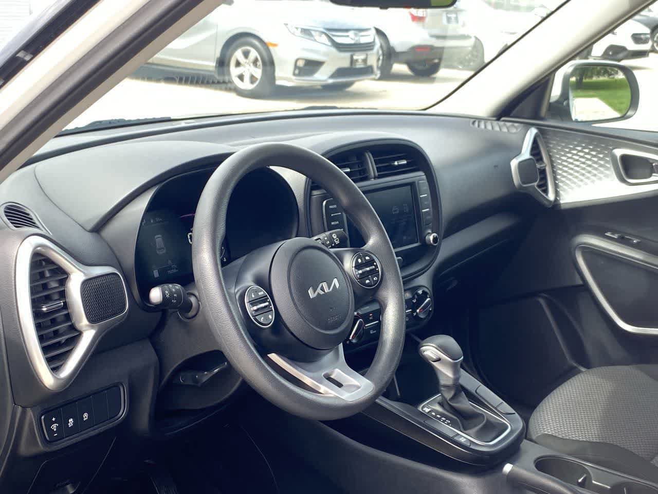 Used 2023 Kia Soul LX w/ LX Technology Package FWD image 2