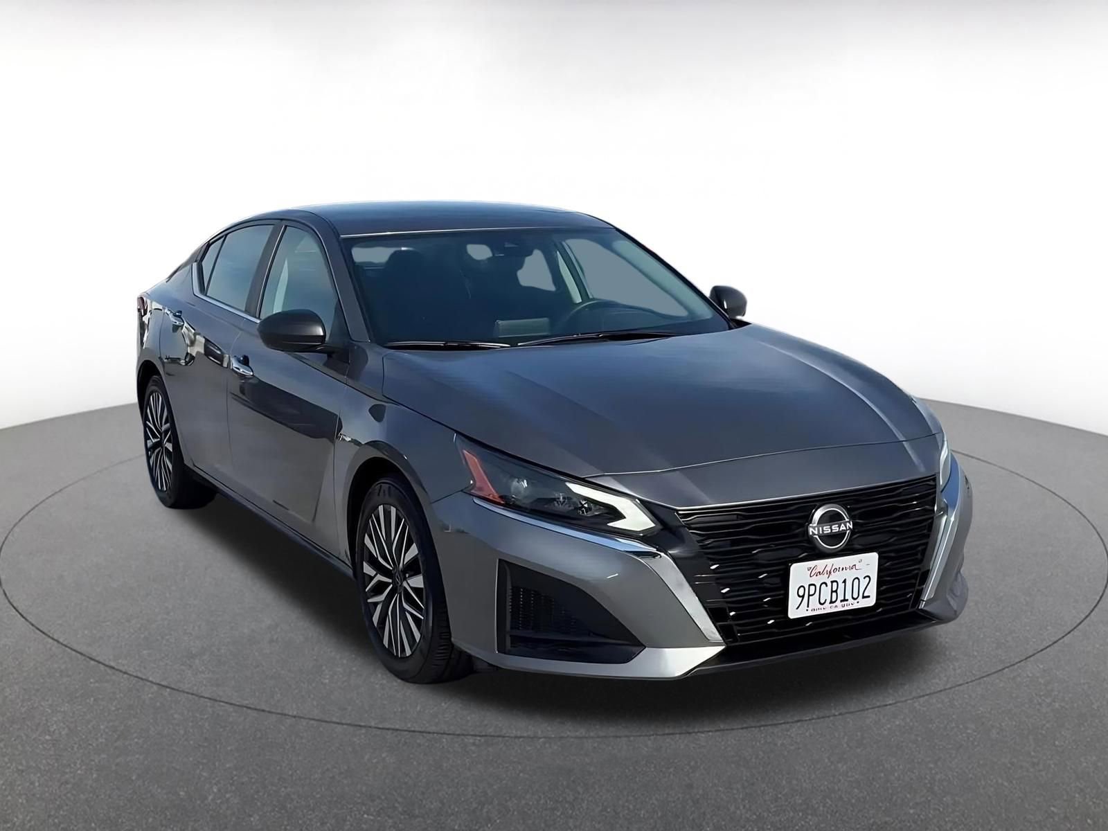 Used 2025 Nissan Altima 2.5 SV FWD image 3