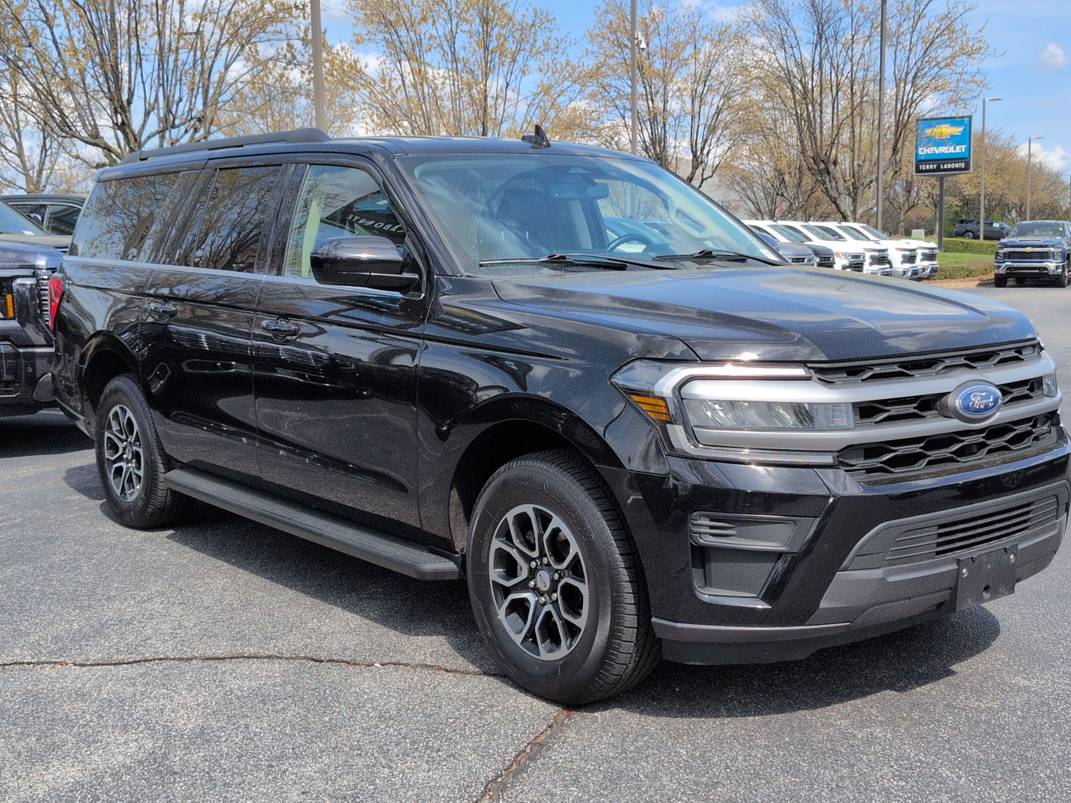 Used 2024 Ford Expedition Max XLT image 2
