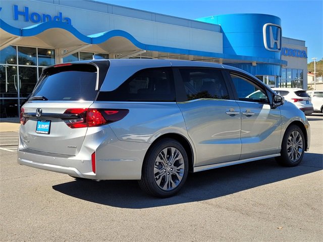 New 2026 Honda Odyssey Touring image 3