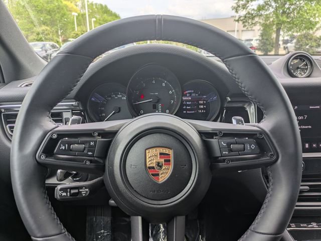 Used 2025 Porsche Macan AWD/4WD image 16