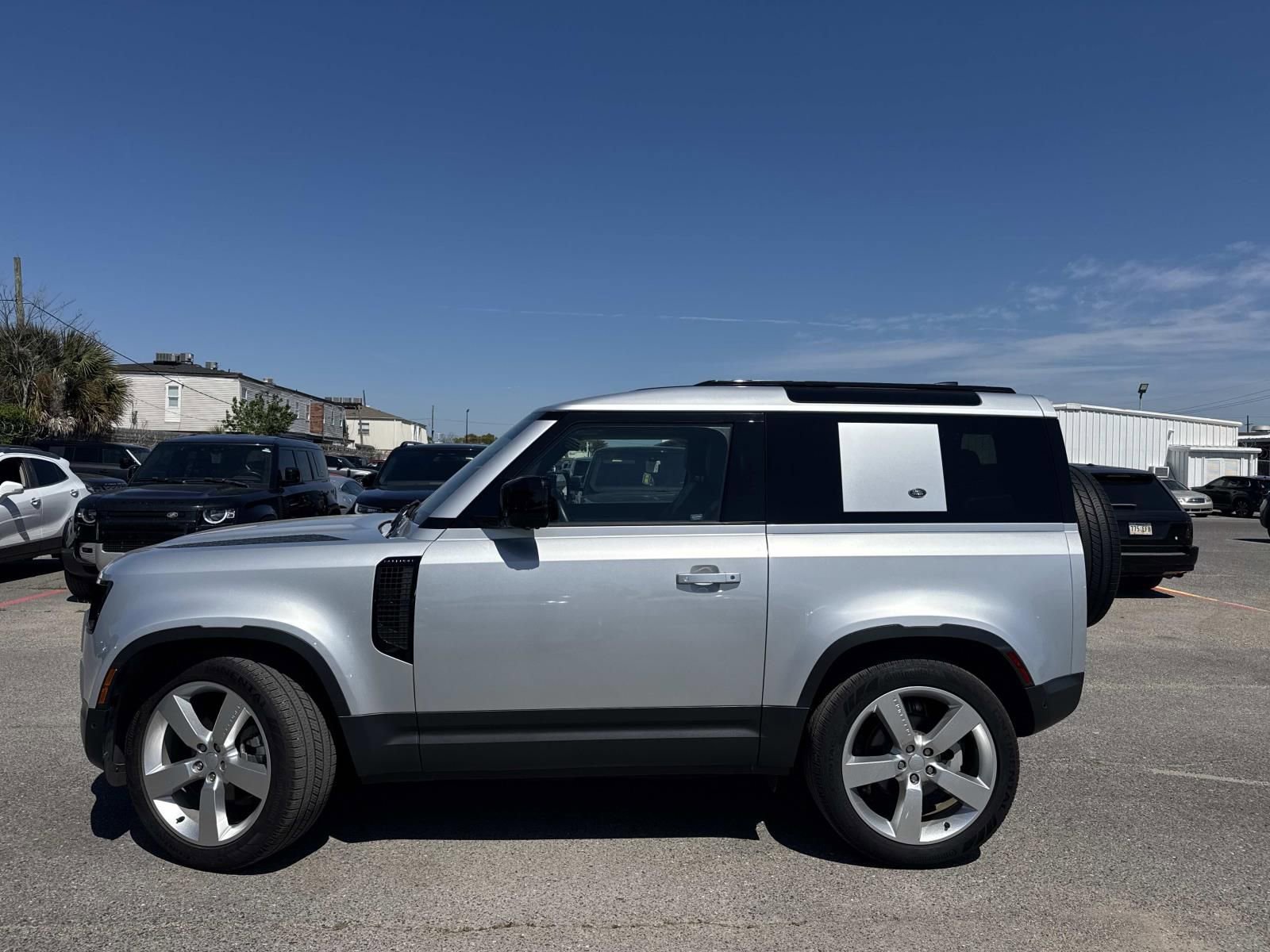 Used 2024 Land Rover Defender 90 S image 2