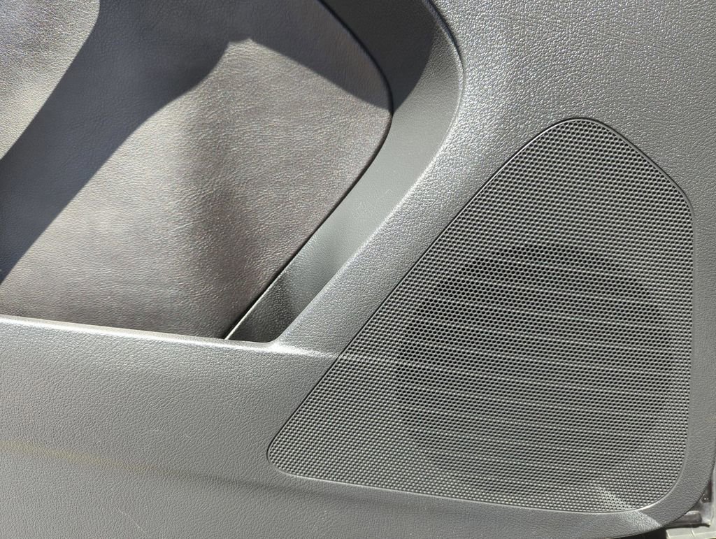 Used 2016 Volkswagen Tiguan SE image 30