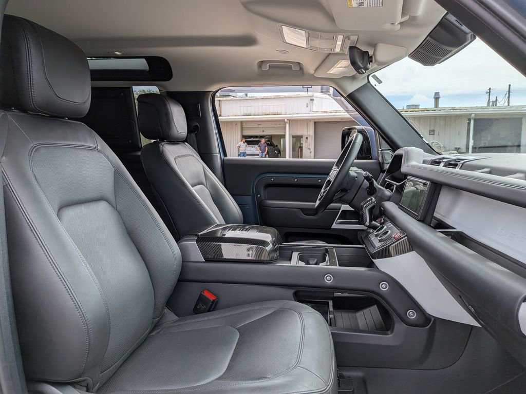 Used 2023 Land Rover Defender 90 S image 33