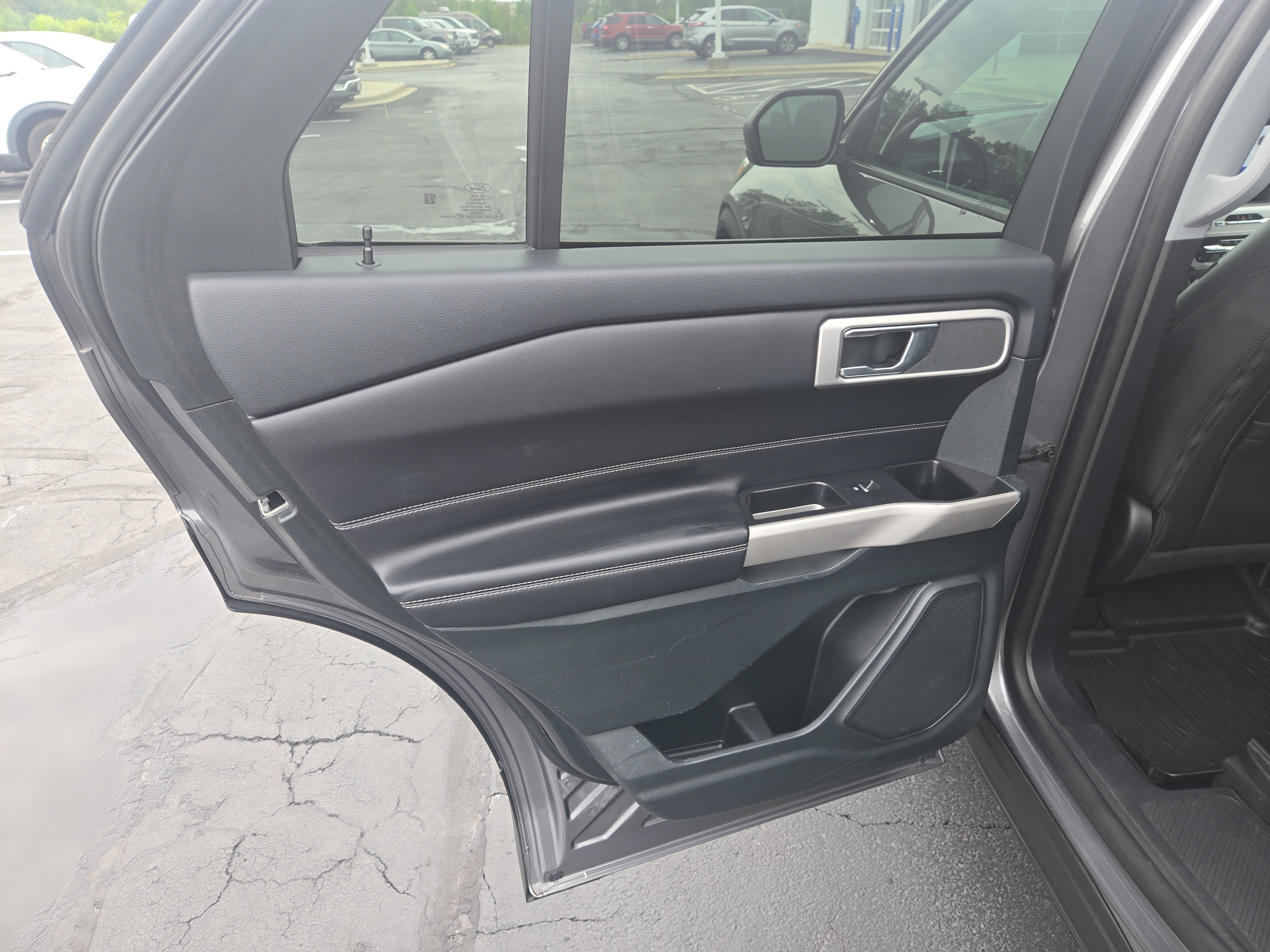 Used 2024 Ford Explorer XLT w/ Equipment Group 202A AWD/4WD image 13