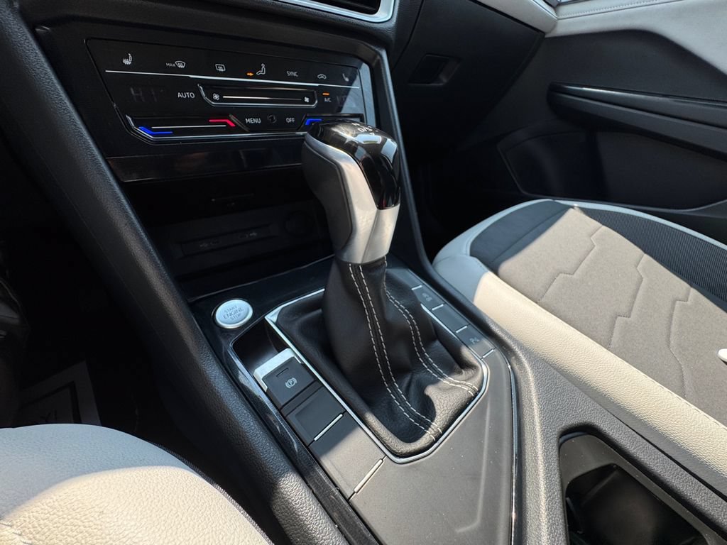Used 2025 Volkswagen Taos SE FWD image 28