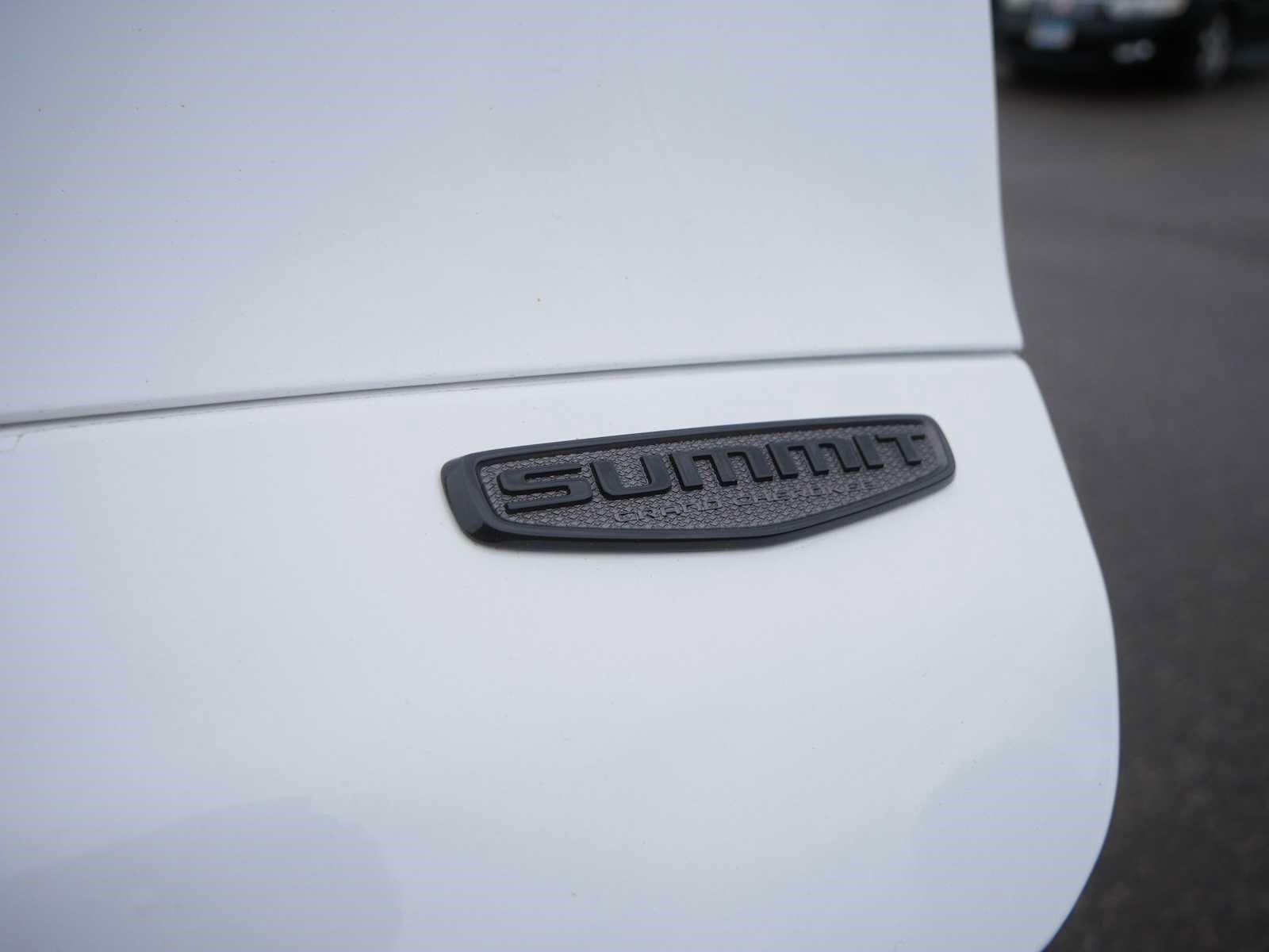 Used 2024 Jeep Grand Cherokee L Summit AWD/4WD image 18