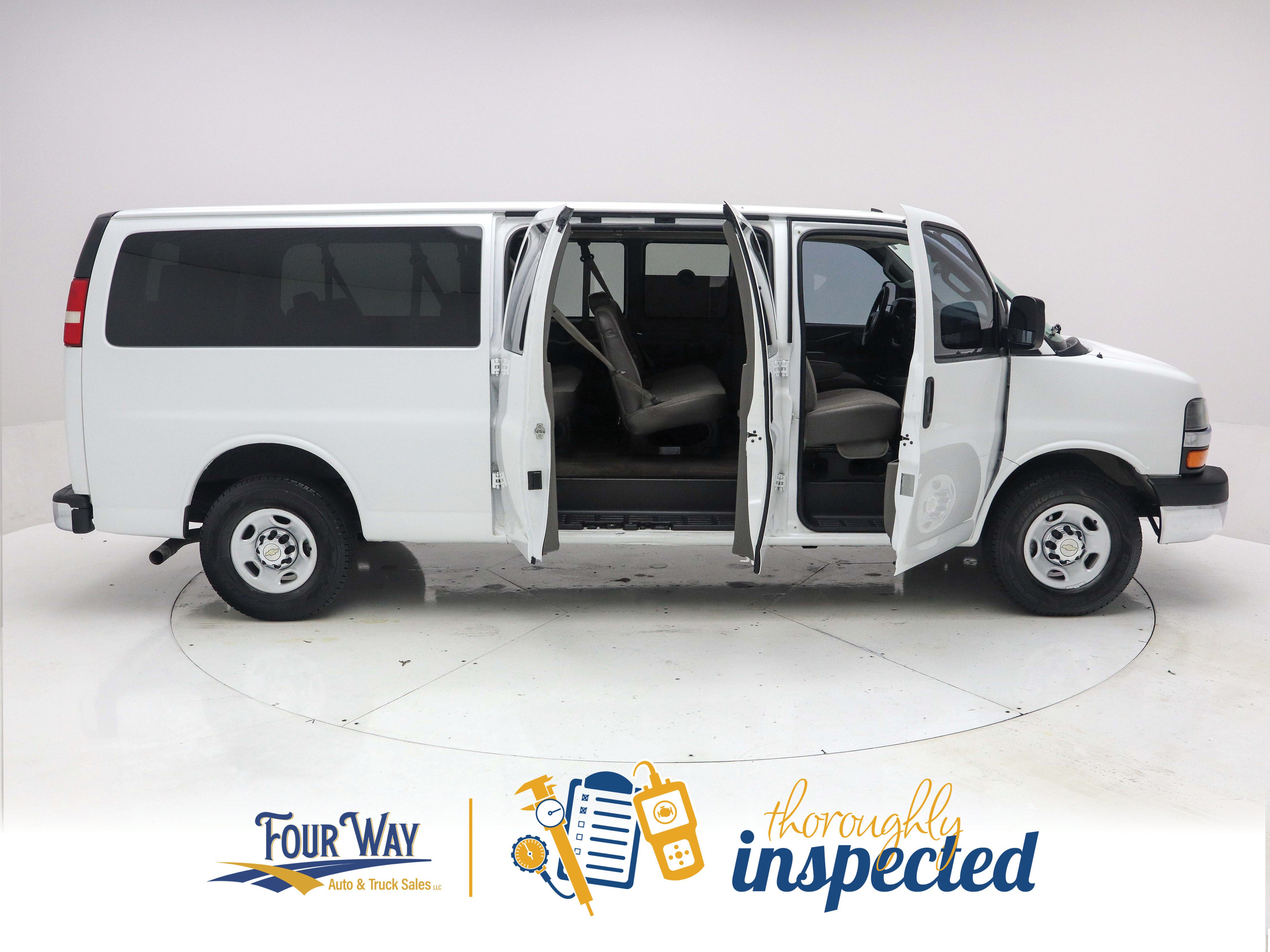 Used 2016 Chevrolet Express 3500 LT w/ LT Preferred Equipment Group RWD image 3