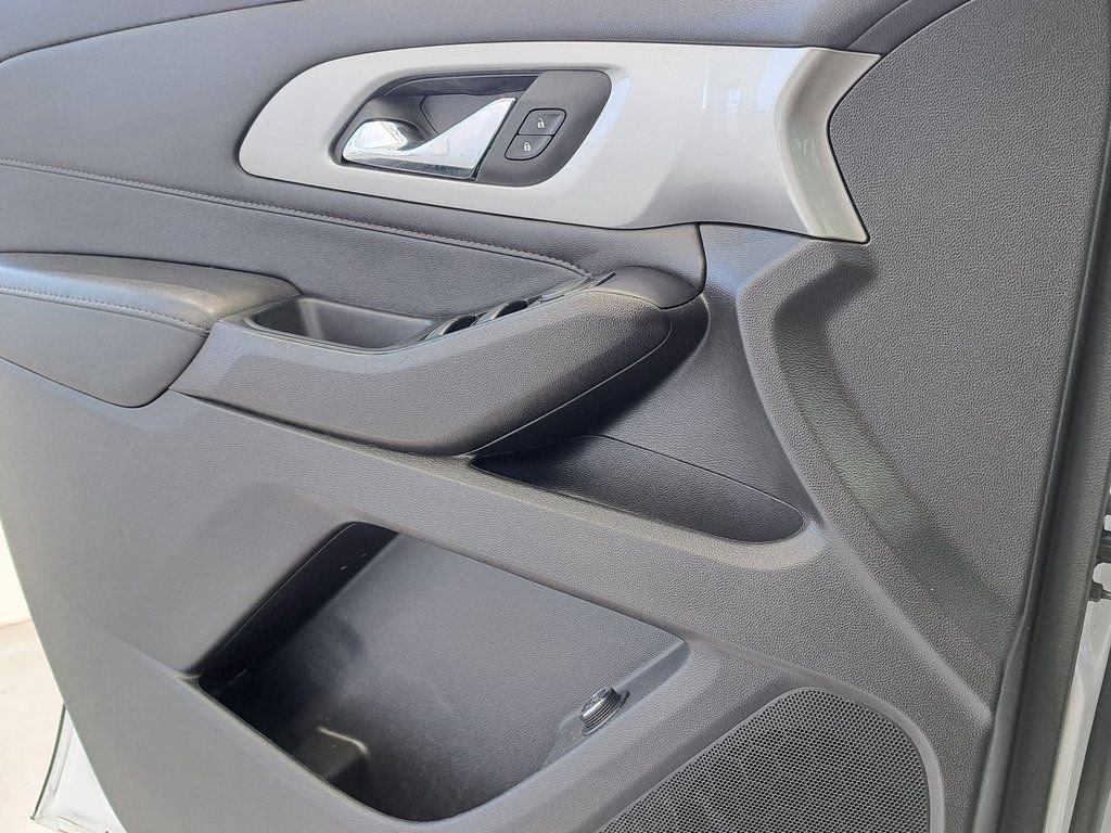 Used 2023 Chevrolet Traverse LT image 23