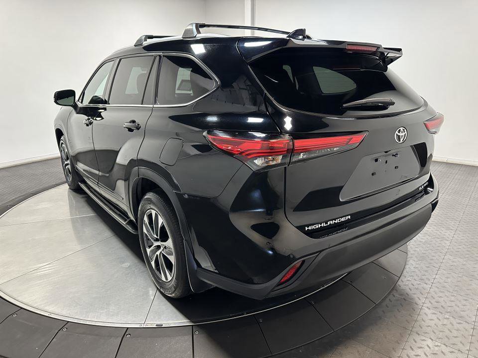 Certified 2022 Toyota Highlander XLE image 9