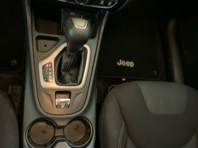 Used 2017 Jeep Cherokee Latitude FWD image 19