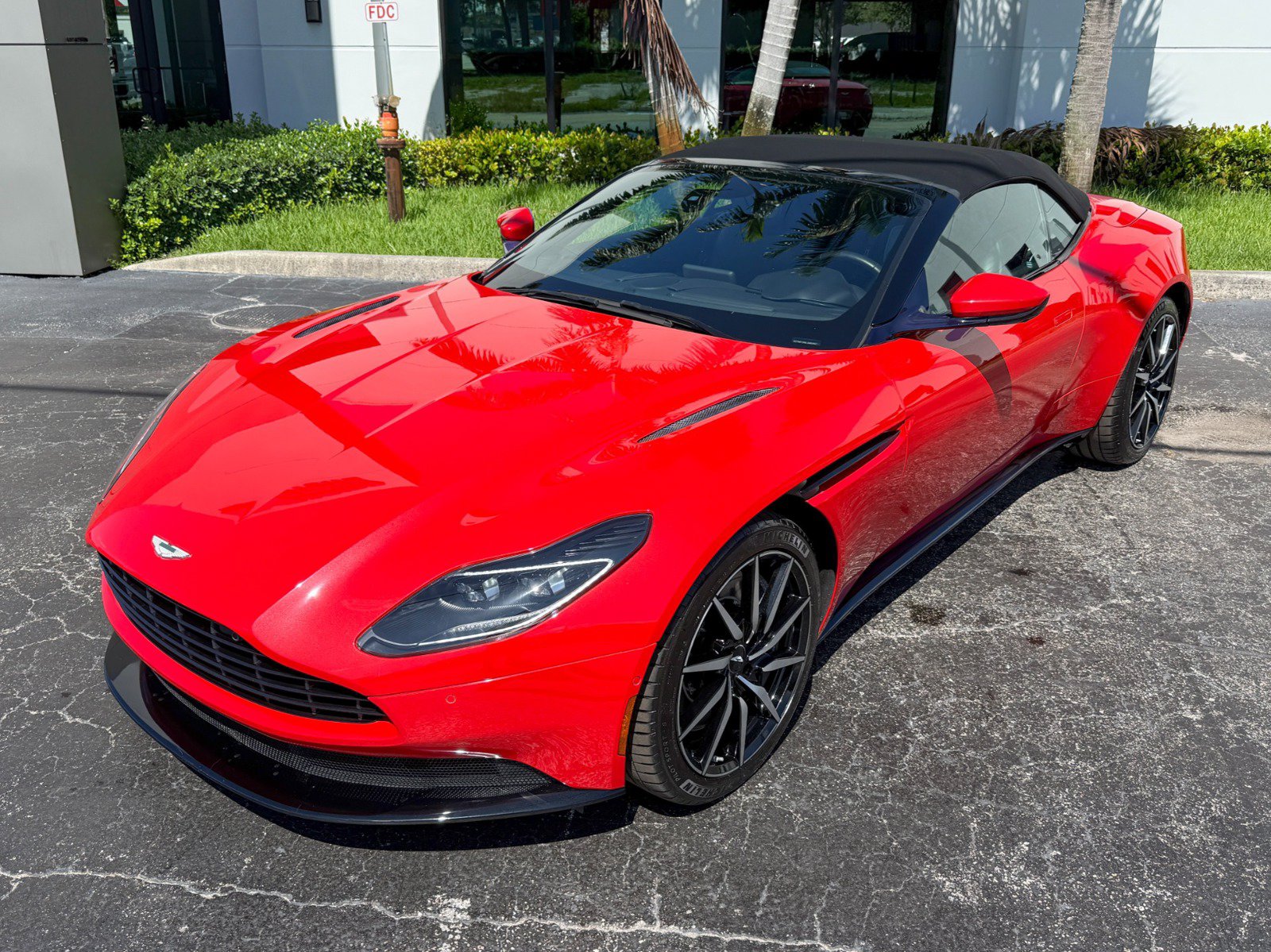 Used 2020 Aston Martin DB11 Volante RWD image 27
