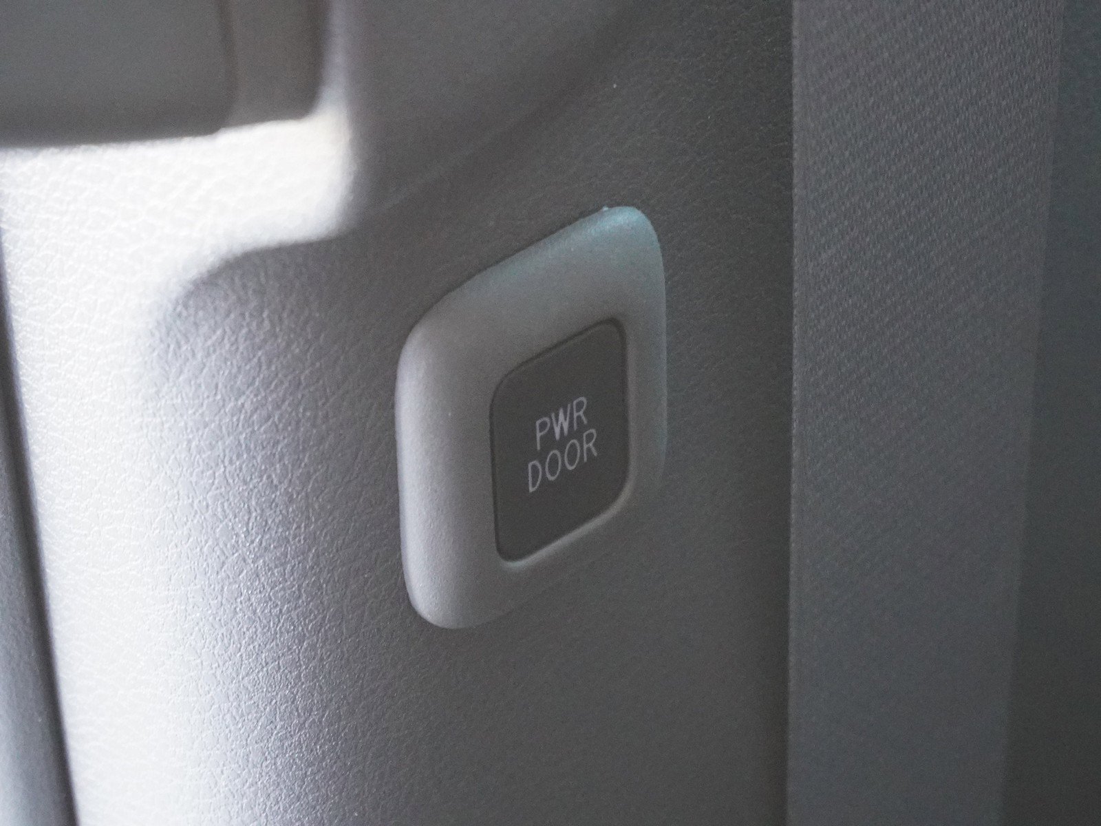 Used 2023 Toyota Sienna XLE image 21