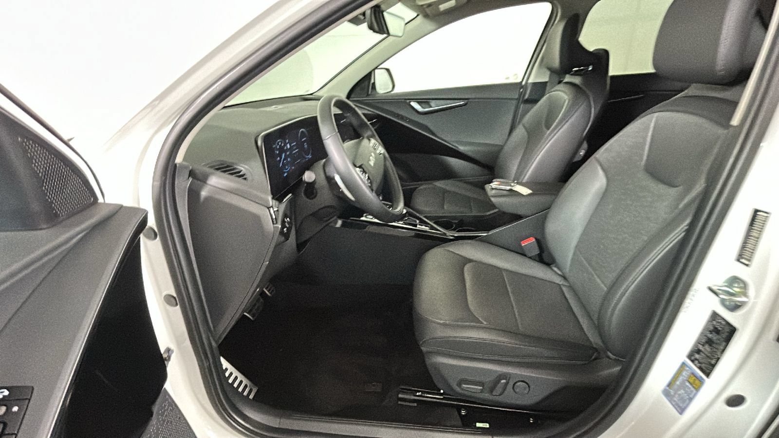 Used 2024 Kia Niro Wave w/ Wave Preserve Package FWD image 13