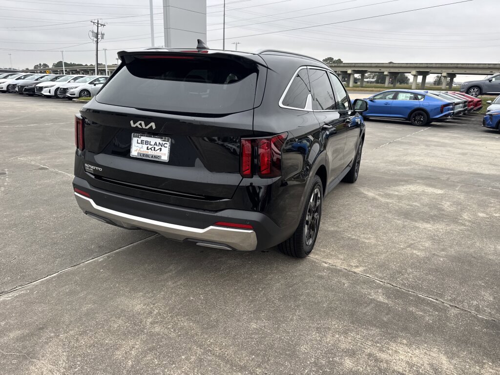 Certified 2025 Kia Sorento S w/ Panoramic Sunroof Package image 19