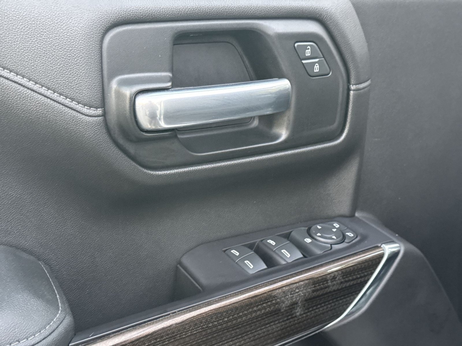 Used 2019 Chevrolet Silverado 1500 LT Trail Boss w/ Convenience Package AWD/4WD image 16