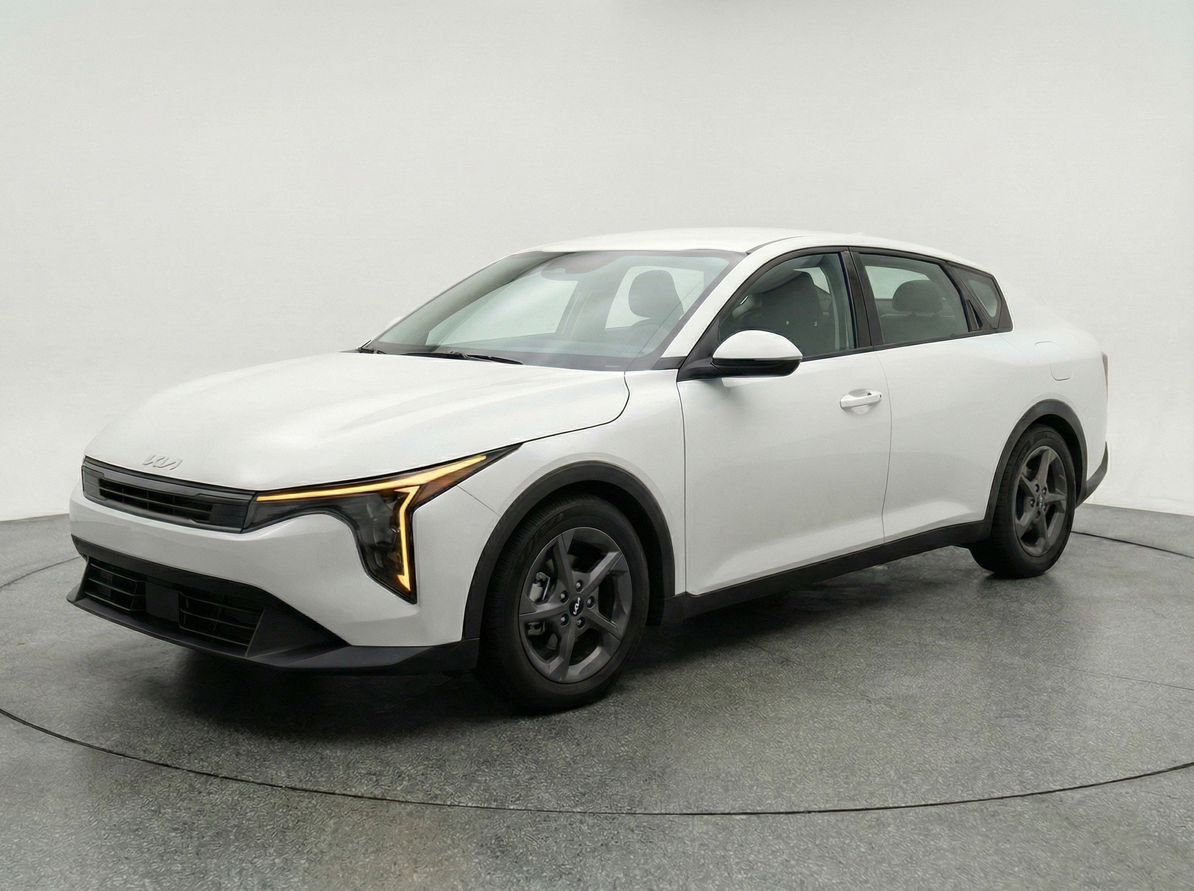Used 2025 Kia K4 LXS image 3