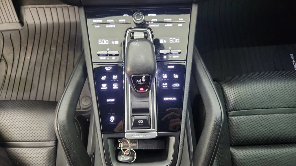 Used 2022 Porsche Cayenne Platinum Edition AWD/4WD image 29